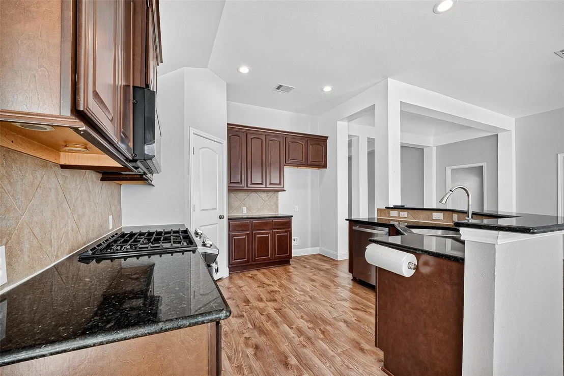 Photo of 5606 Walnut Glen Lane