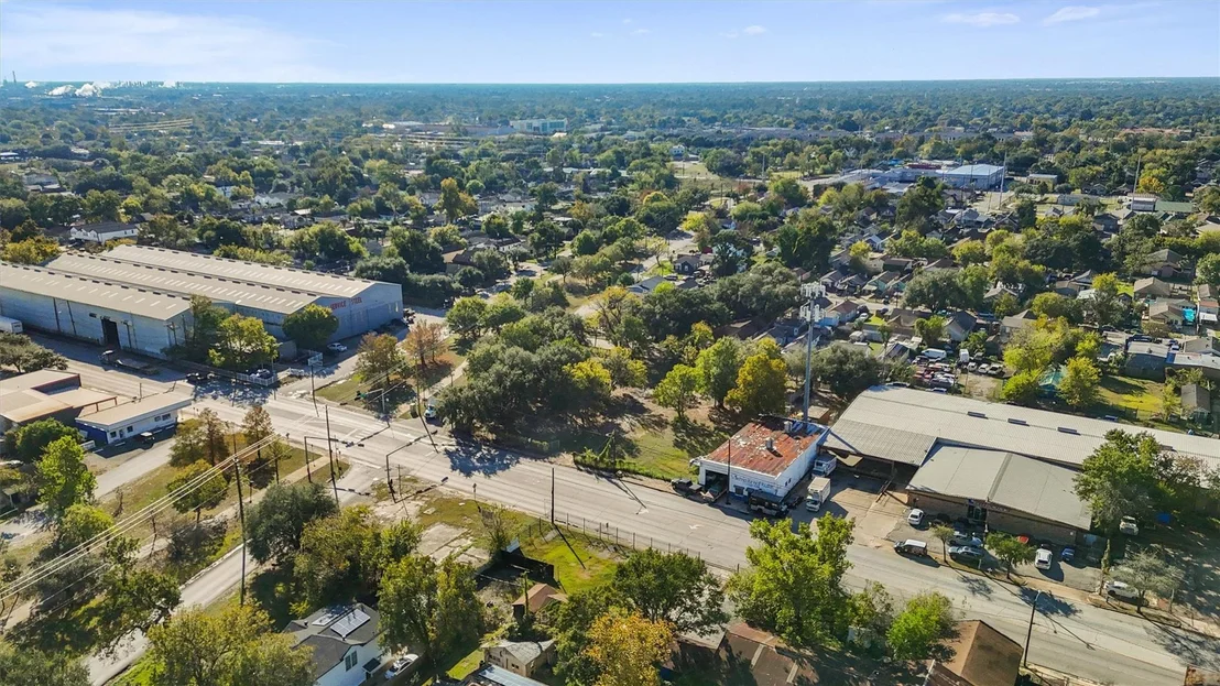 Photo of 7137 Navigation Boulevard