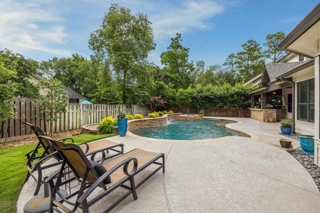 Photo of 63 E Beckonvale Circle