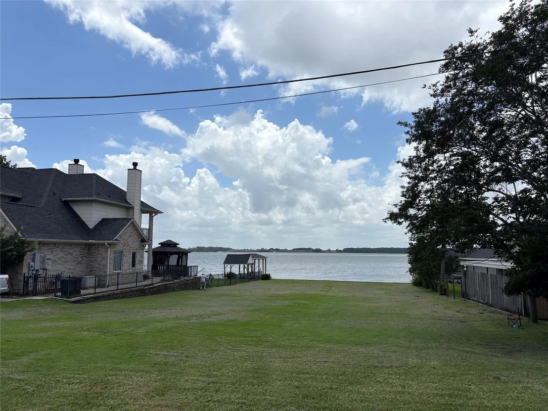 Photo of 3739 Shore Shadows Drive