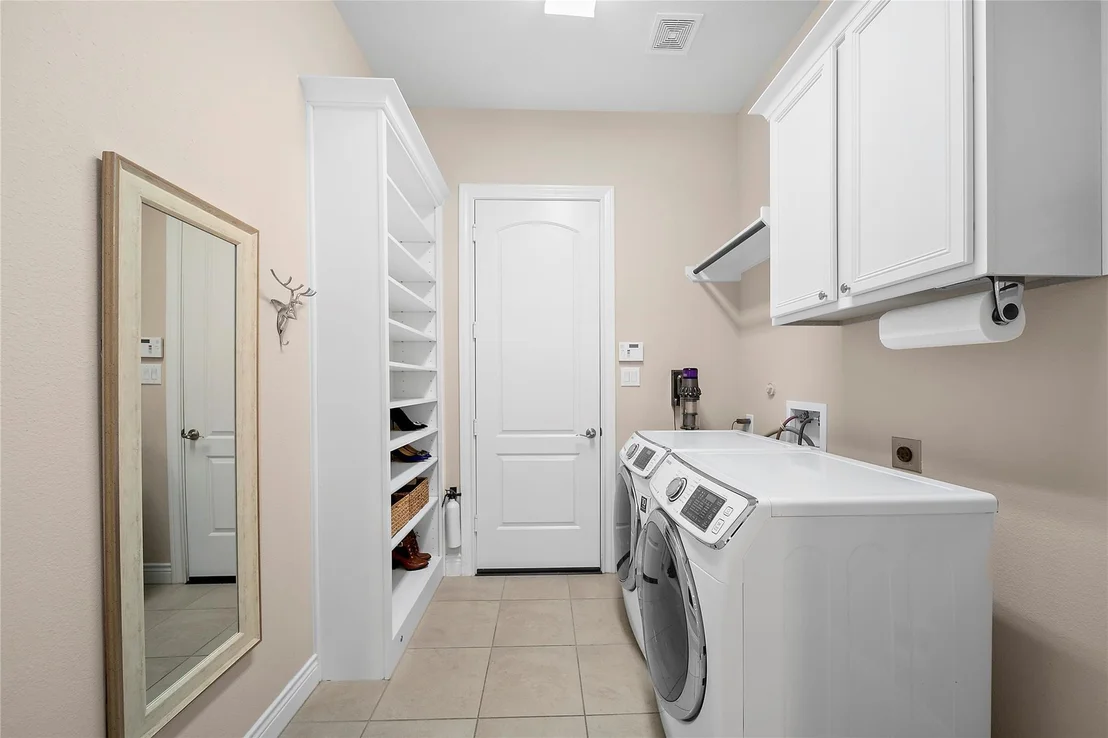 Photo of 121 Silverstone Lane