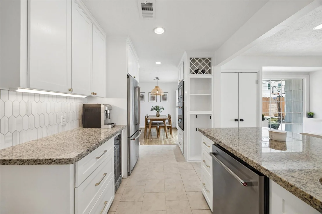 Photo of 1232 Chantilly Lane