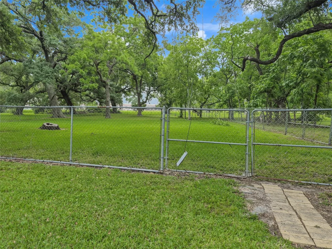 Photo of 102 Post Oak