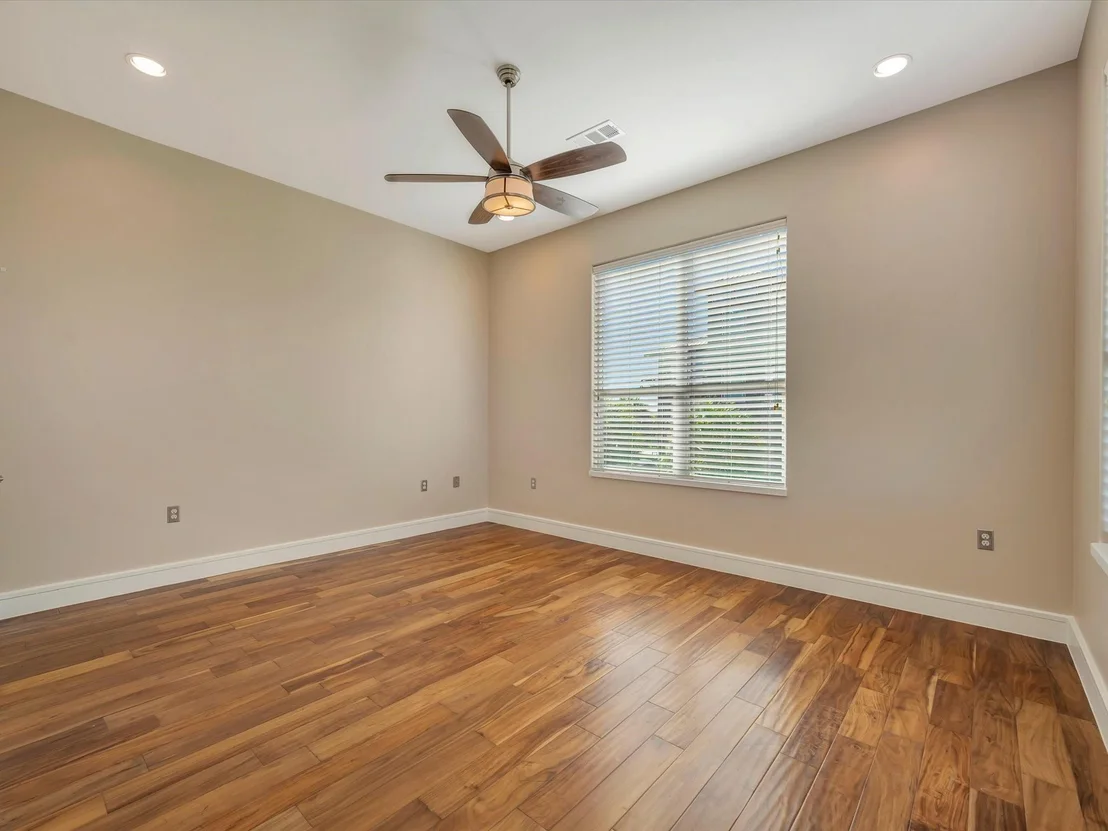 Photo of 606 2nd St