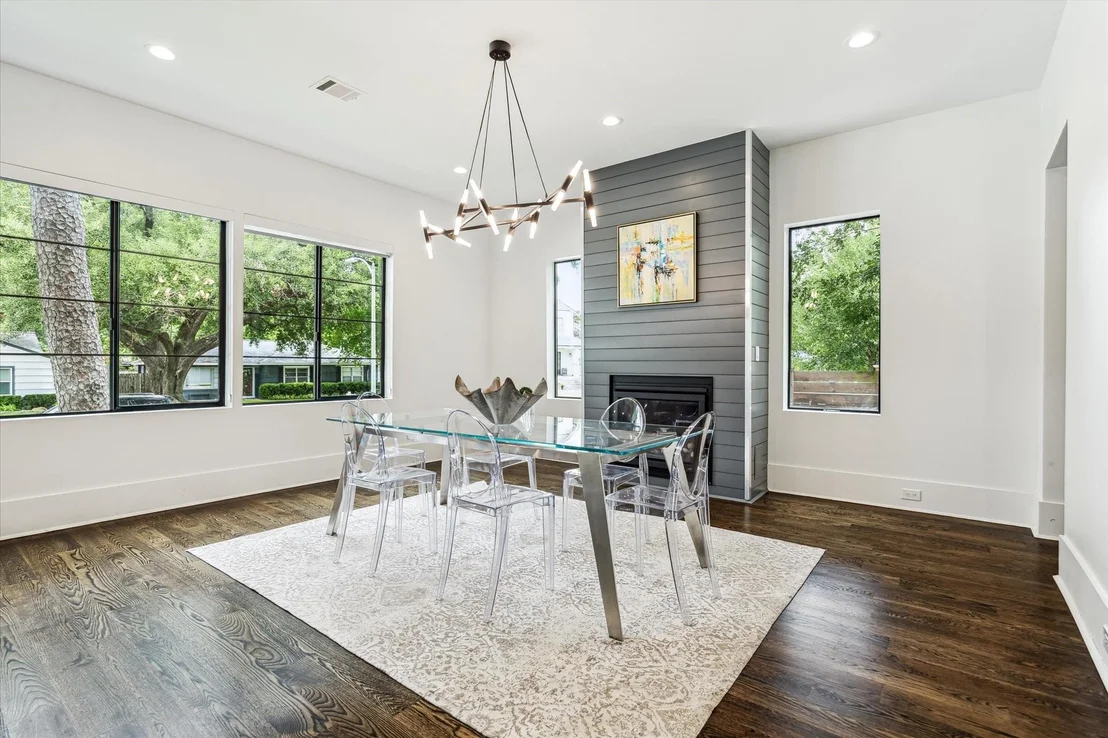 Photo of 1010 Waltway Drive