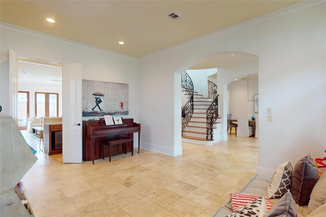 Photo of 6015 Floyd Street