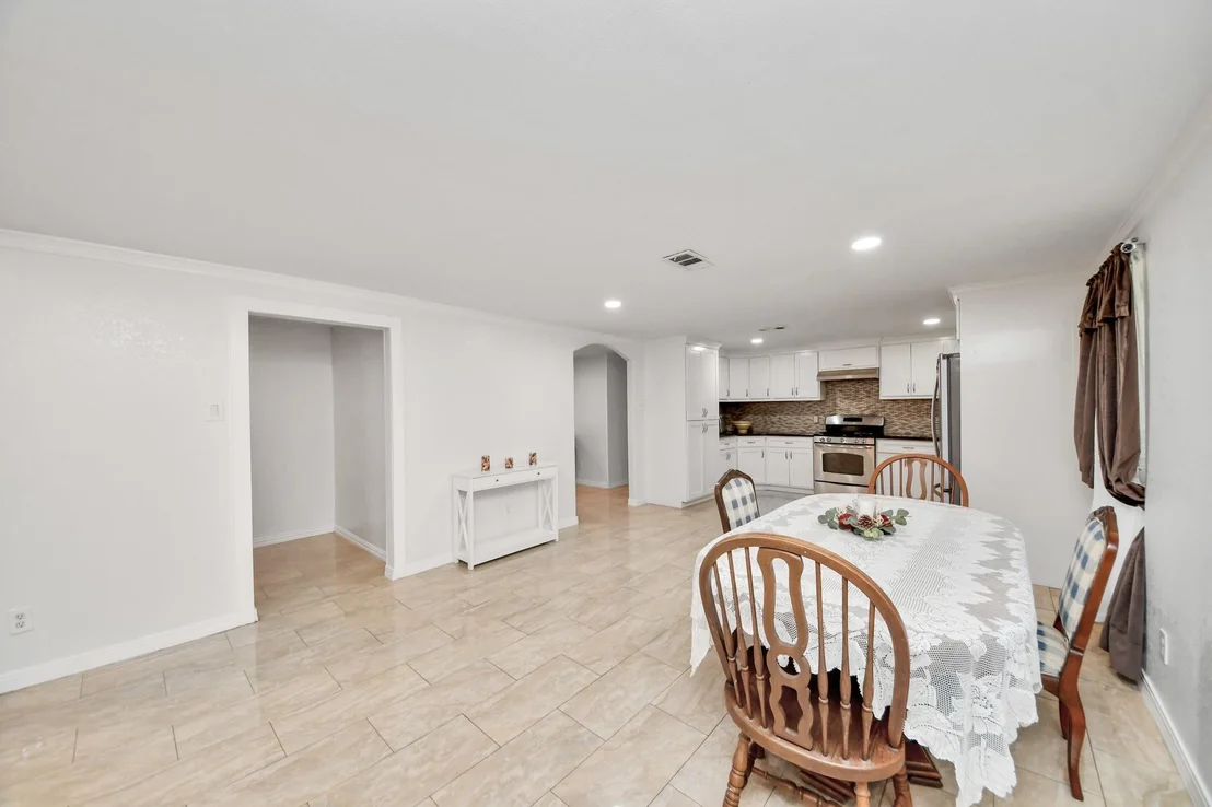 Photo of 9422 Pipestone Street