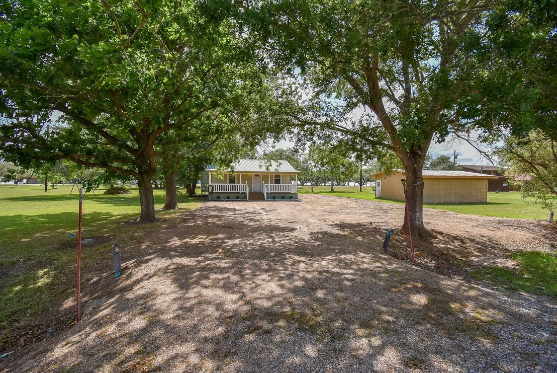 Photo of 1678 Bayview Drive