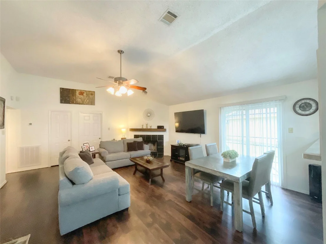 Photo of 1155 Holbech Lane