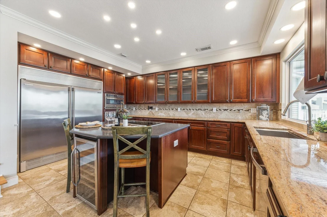 Photo of 1339 Outrigger
