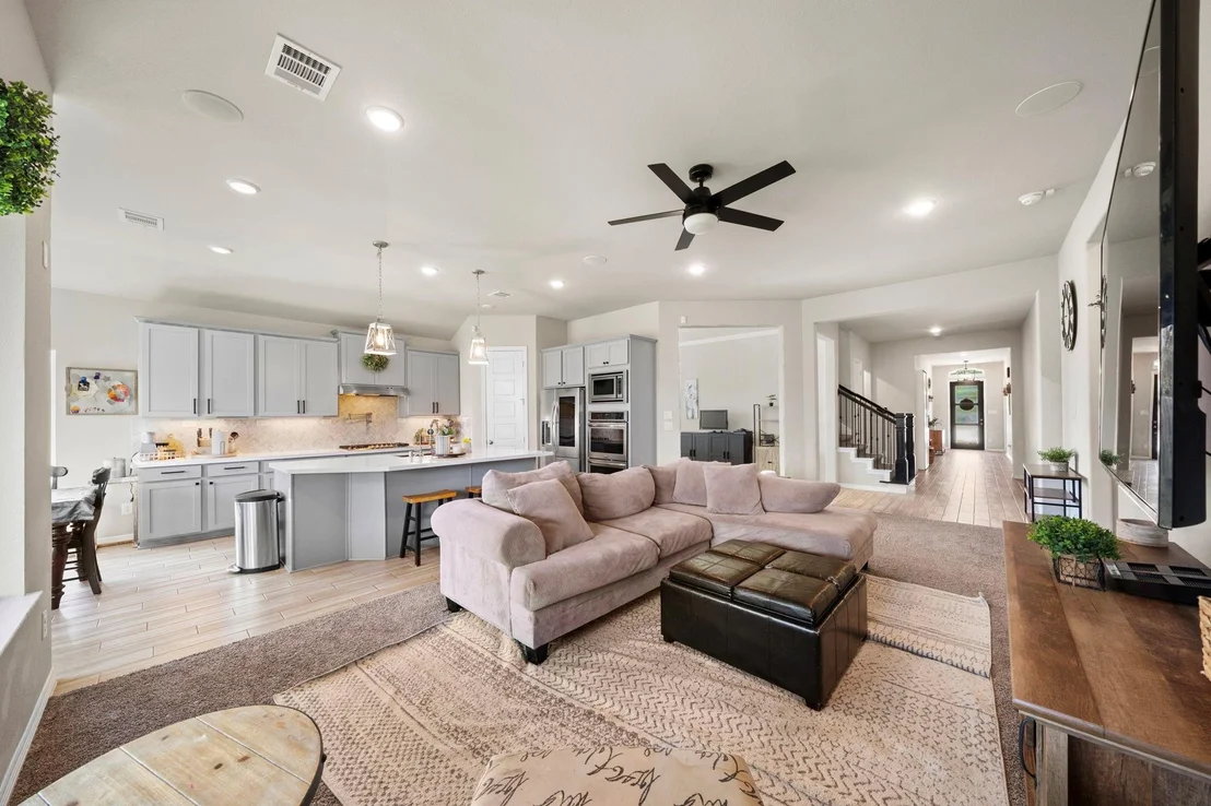 Photo of 10927 Crestwood Point Circle