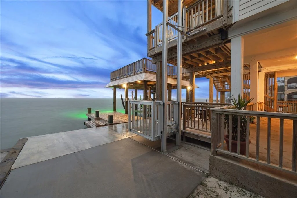 Photo of 16606 Bayfront Drive