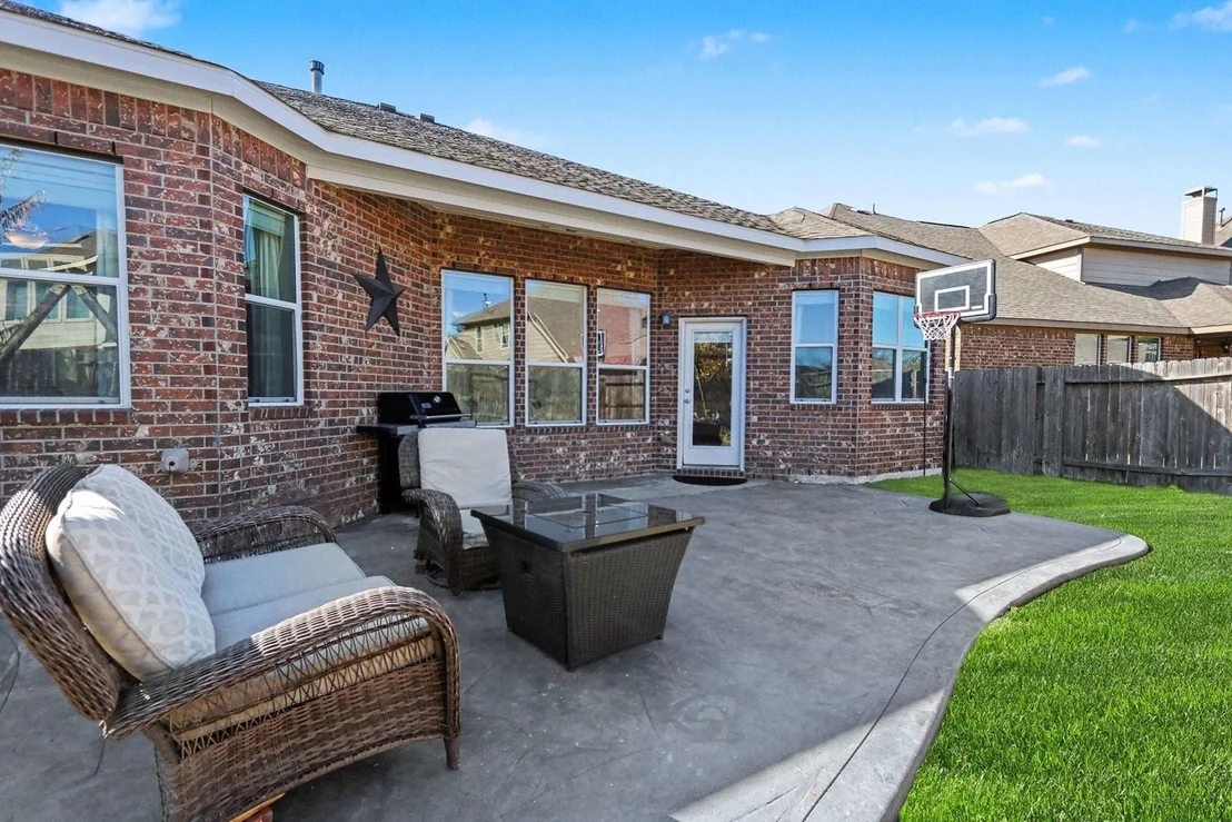 Photo of 27006 Cliff Pointe Lane