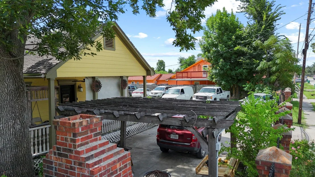 Photo of 8205 Appleton