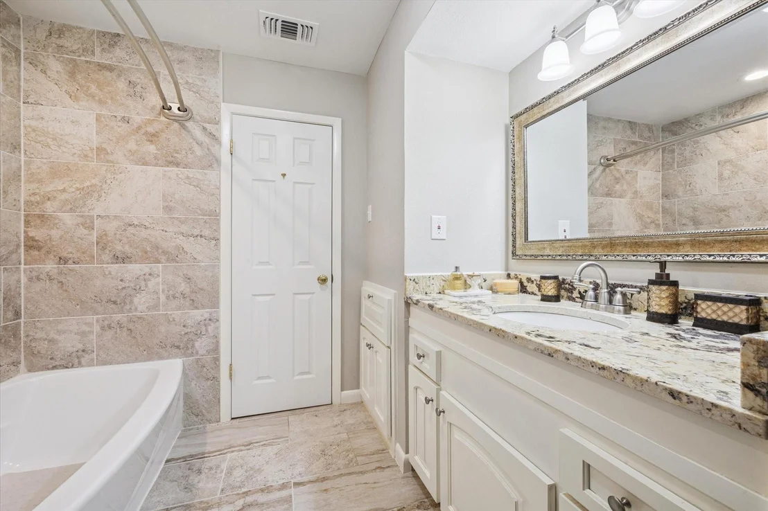 Photo of 10902 Mullins Drive
