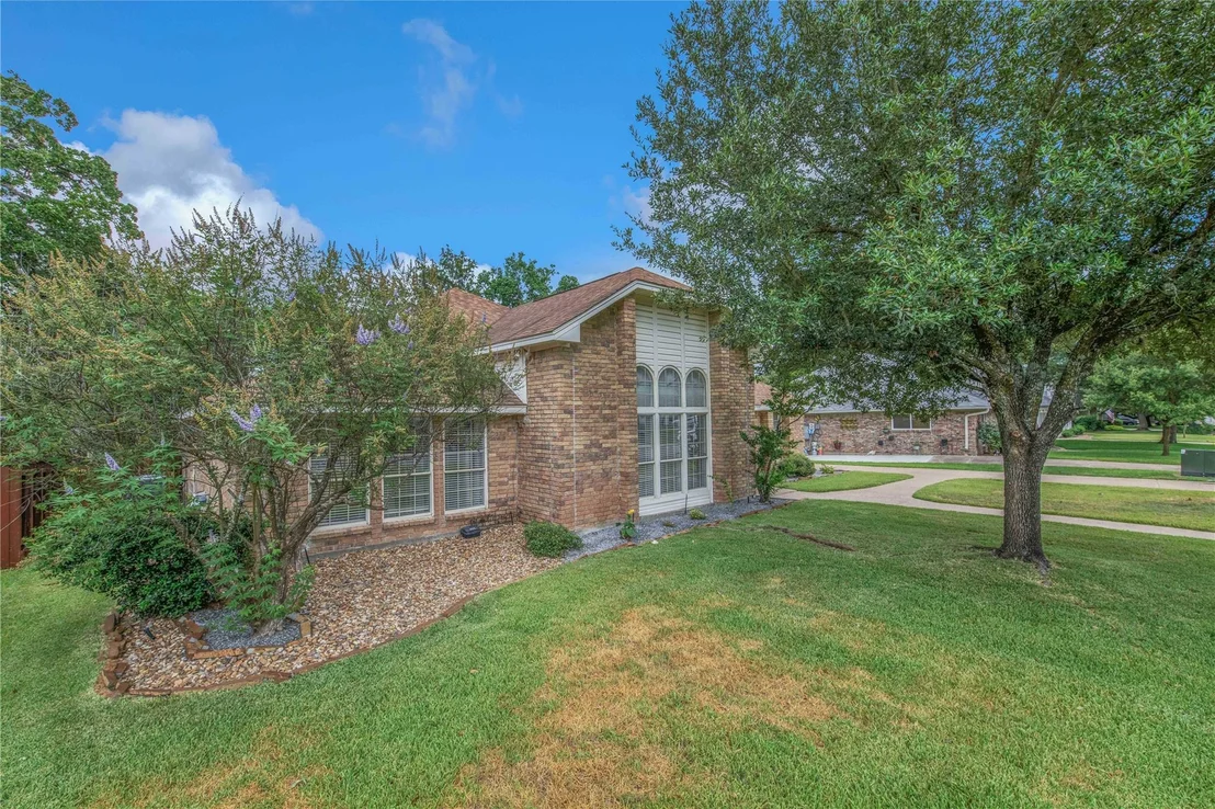 Photo of 2307 W Briargate Drive