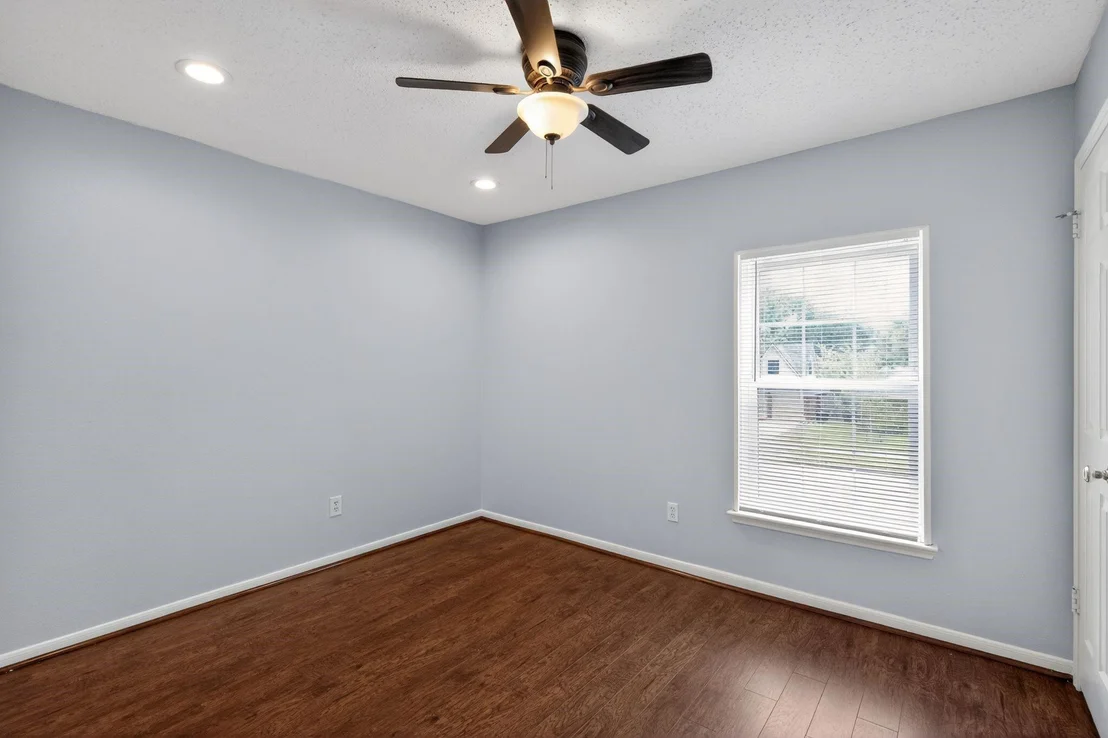 Photo of 918 Long Prairie Drive