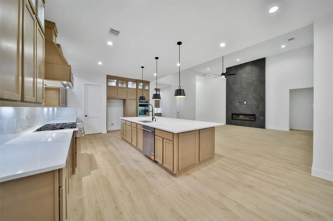 Photo of 352 Louvenia Court