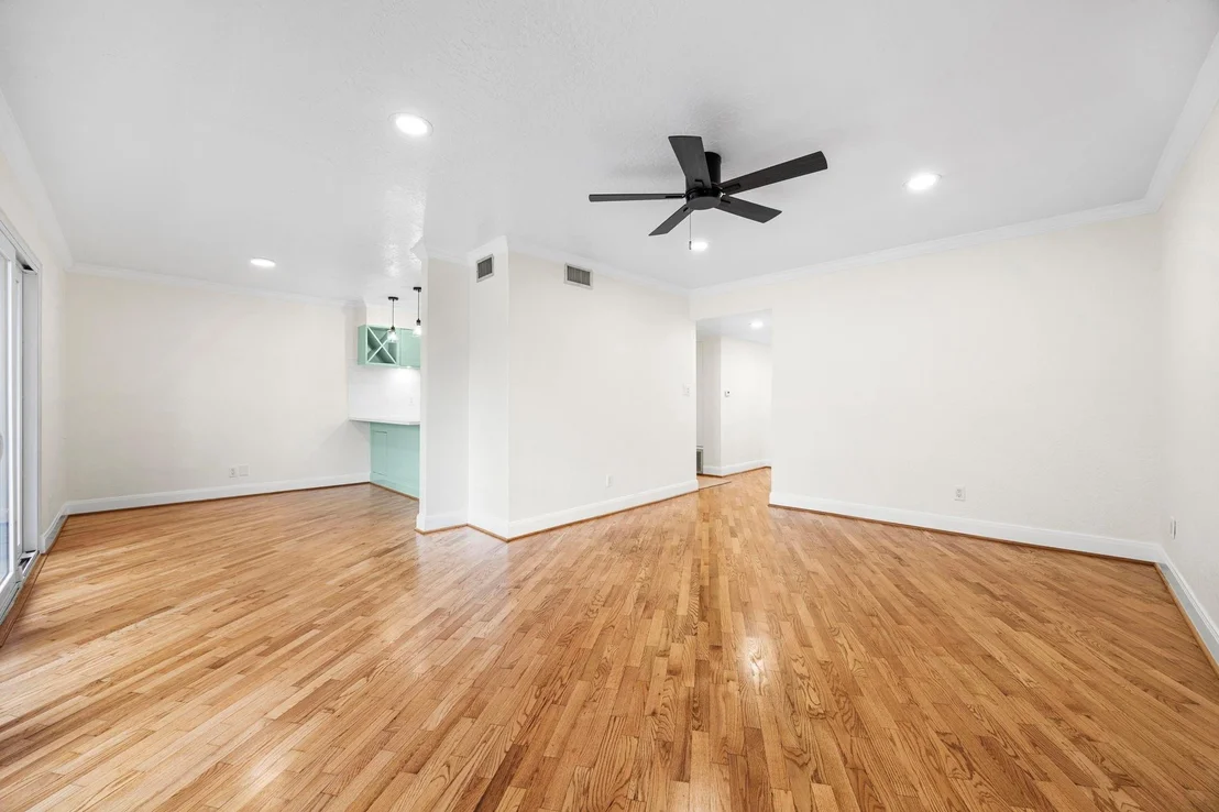 Photo of Unit 42 at 8211 Katy Freeway