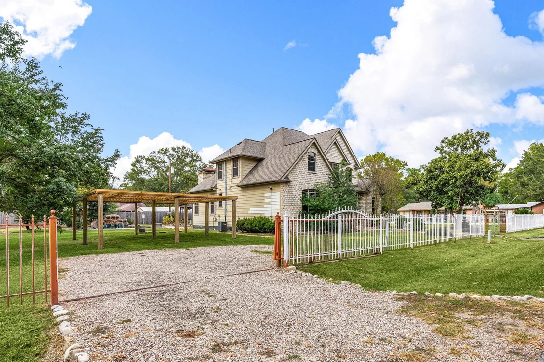 Photo of 21427 Tophill Drive