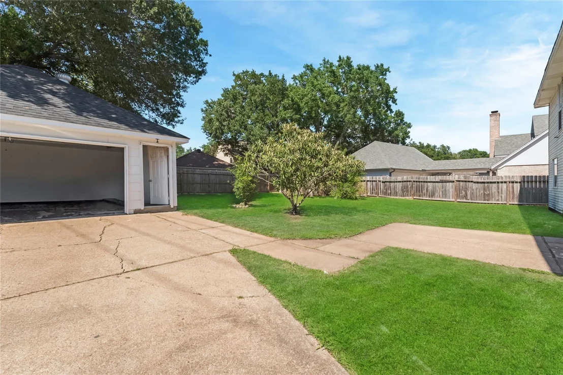 Photo of 18318 Oakhampton Drive
