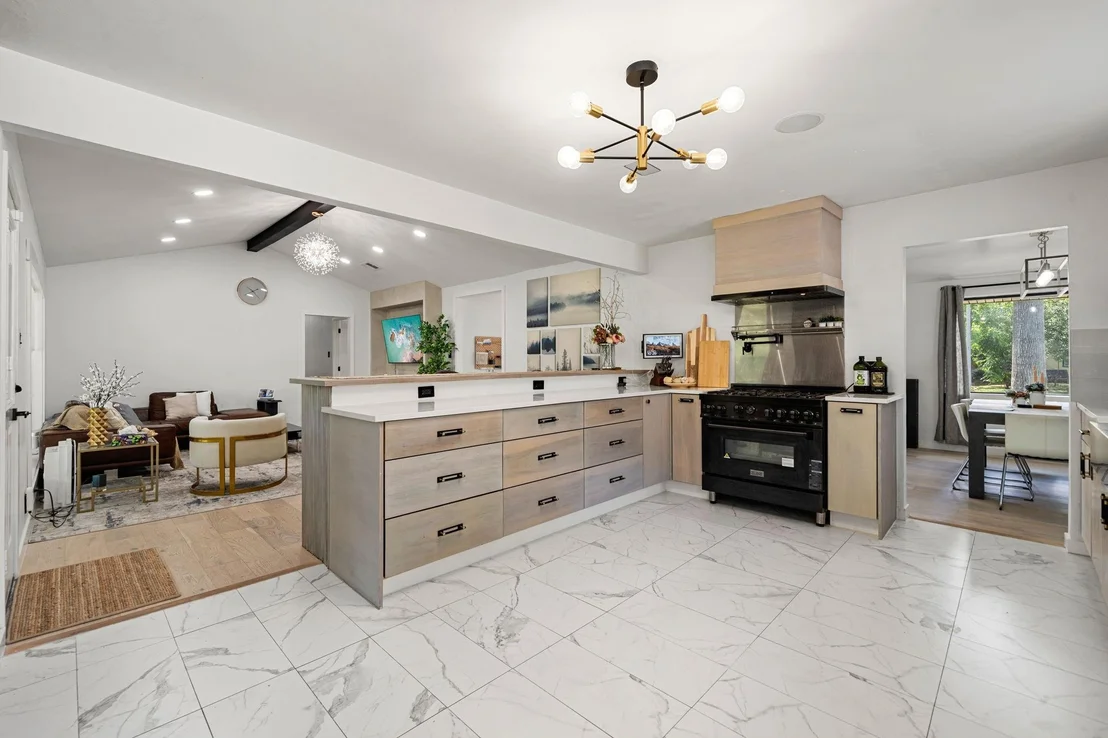 Photo of 2211 Pomeran Drive