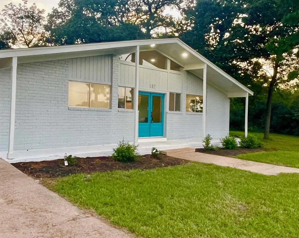 Photo of 187 Golfview Drive N