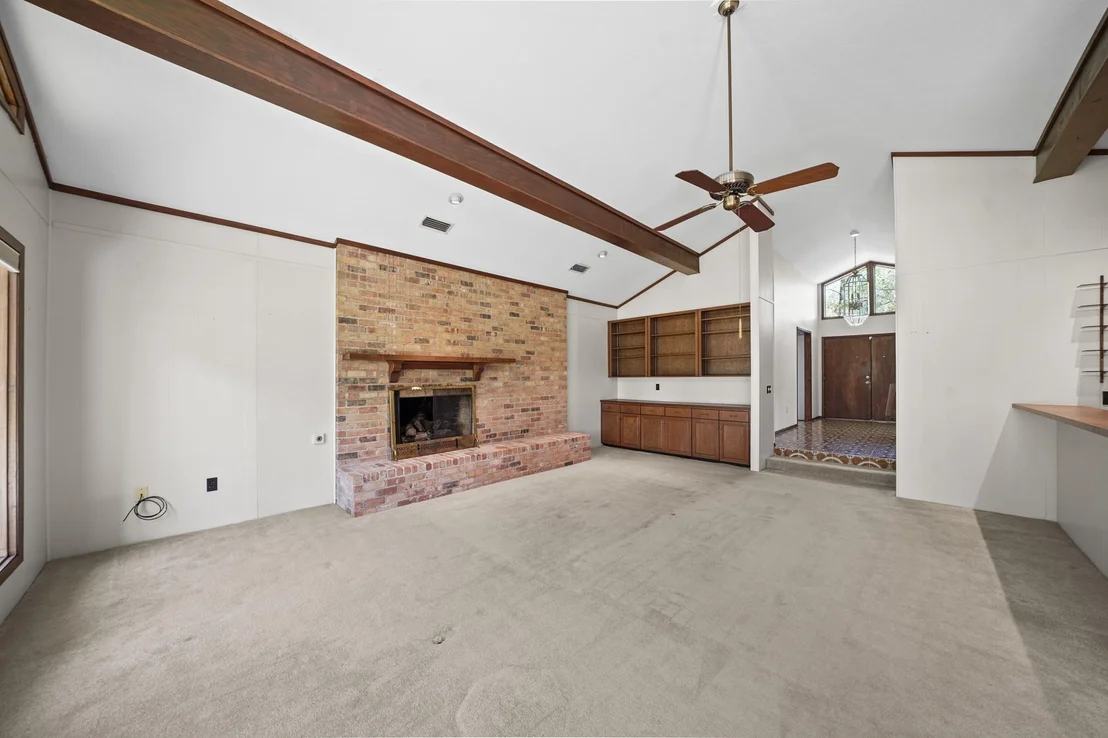 Photo of 1204 Live Oak Lane
