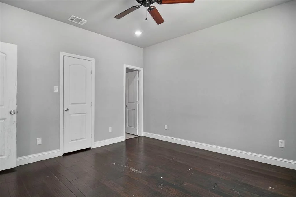 Photo of 431 Sabine Avenue