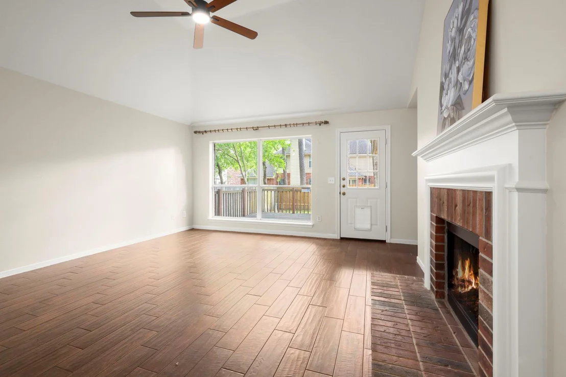 Photo of 22 N Hollylaurel Circle