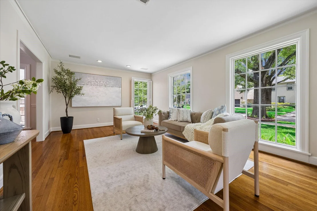 Photo of 2416 Addison Road
