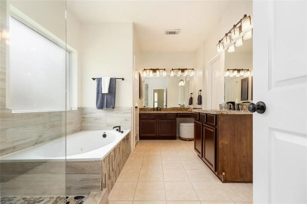 Photo of 21247 Albany Park Lane