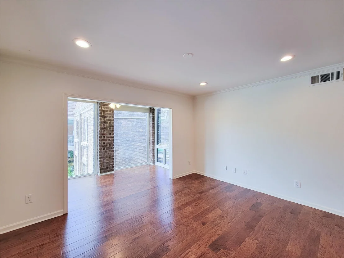 Photo of Unit 111 at 7575 Katy Freeway