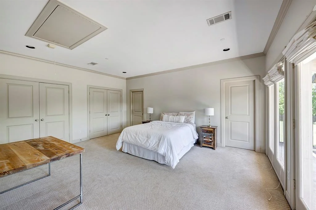 Photo of 702 Mulberry Lane