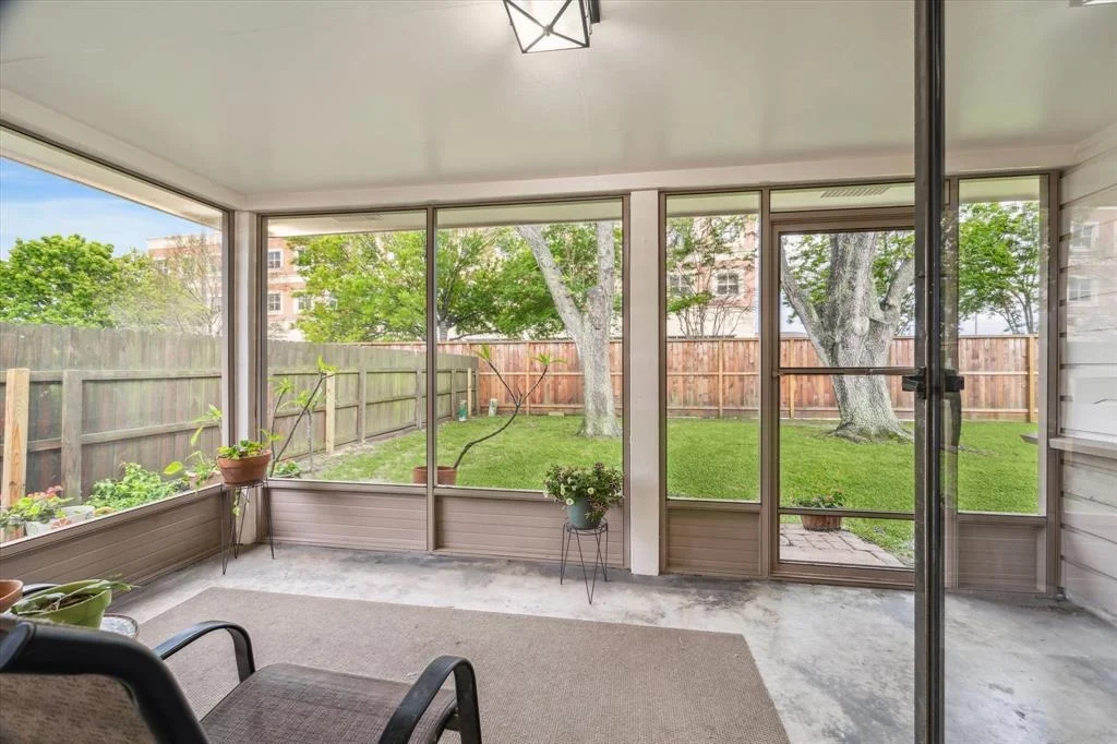 Photo of 4910 Colombia Drive