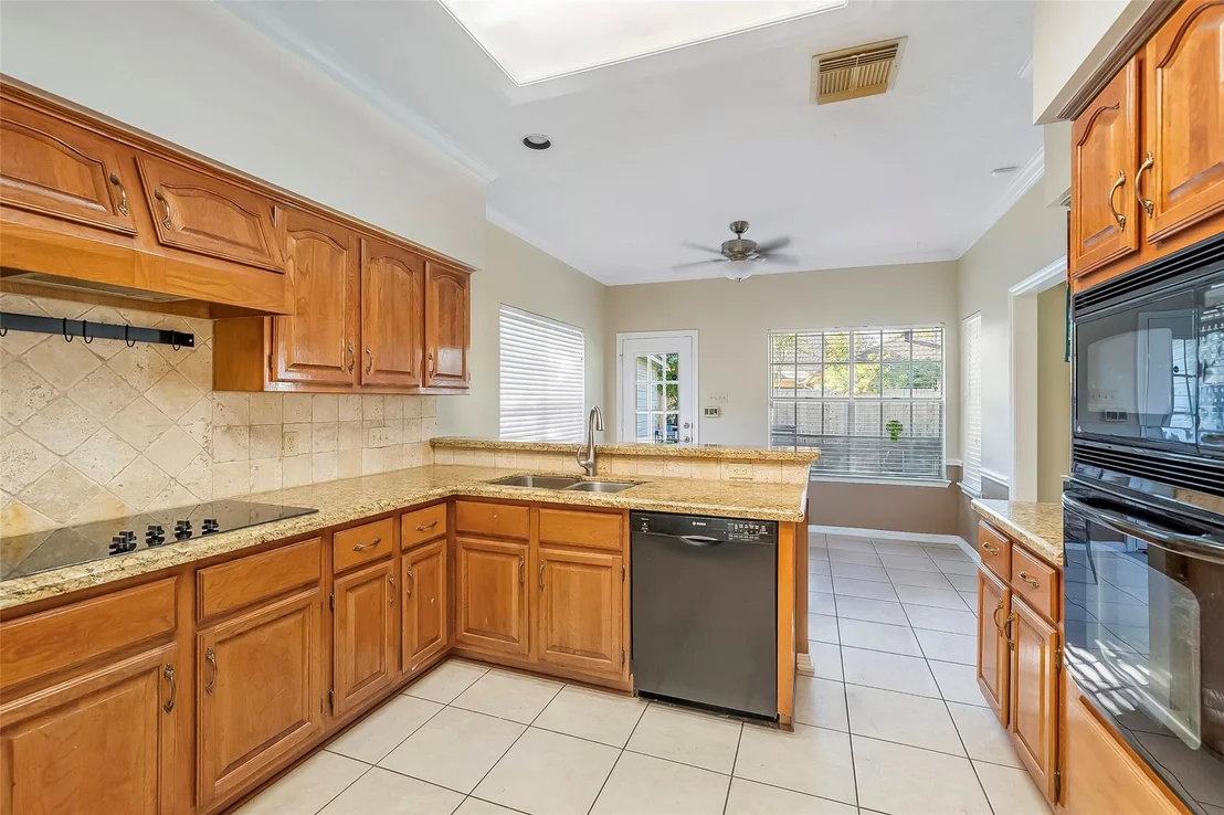 Photo of 15914 Meadowside Drive