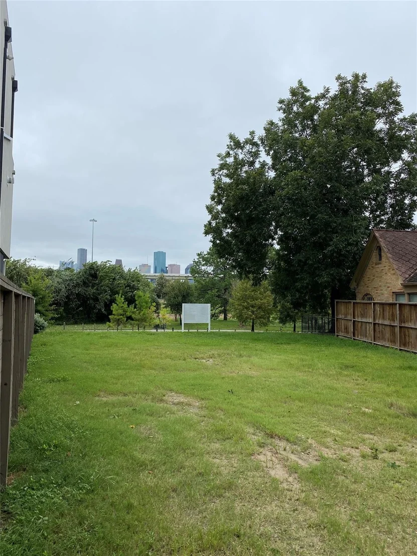 Photo of 2128 White Oak Drive