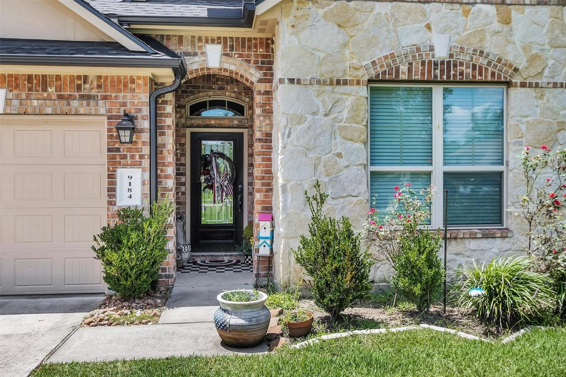 Photo of 9184 White Tail Drive