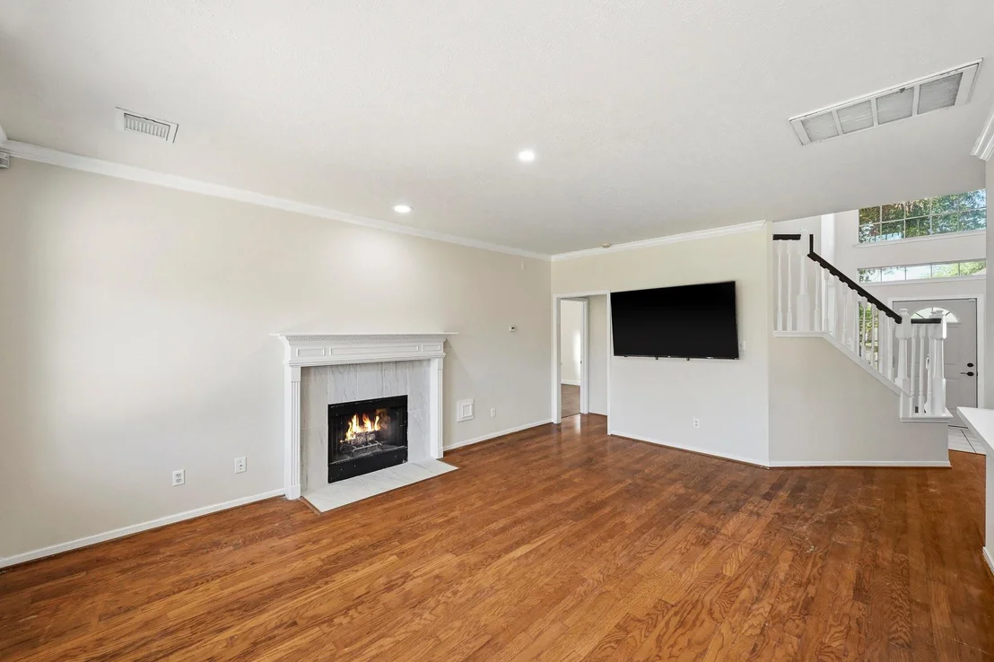 Photo of 215 Crabapple Drive