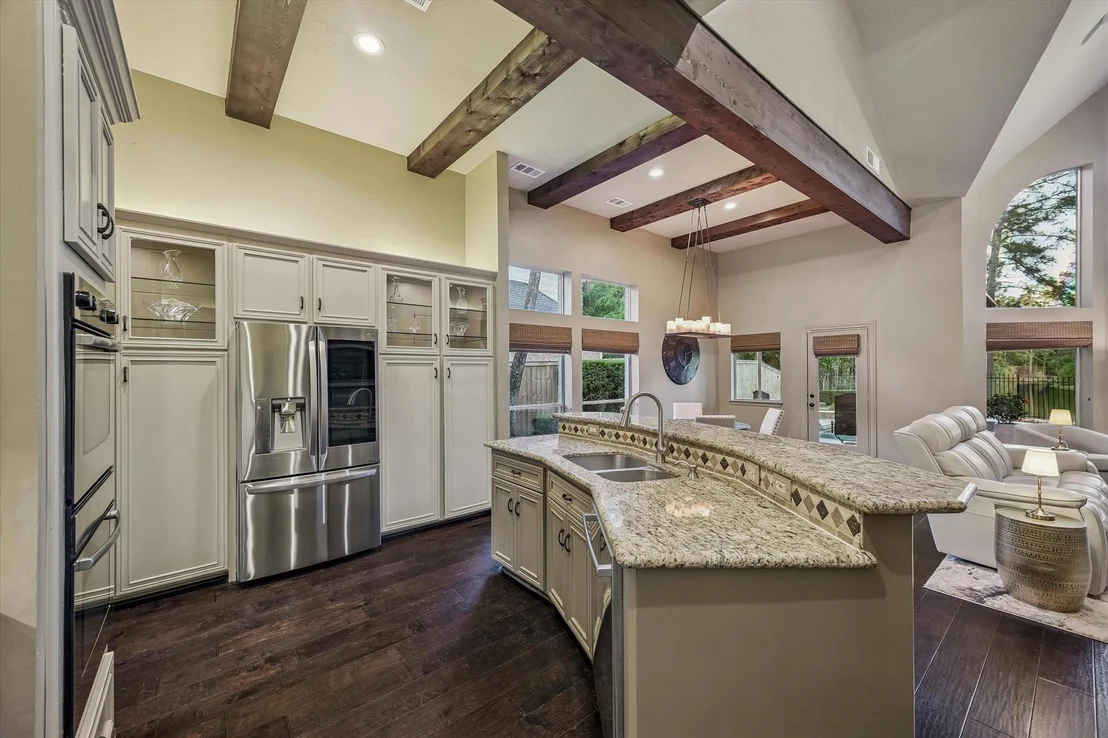 Photo of 6 E Lakemist Circle