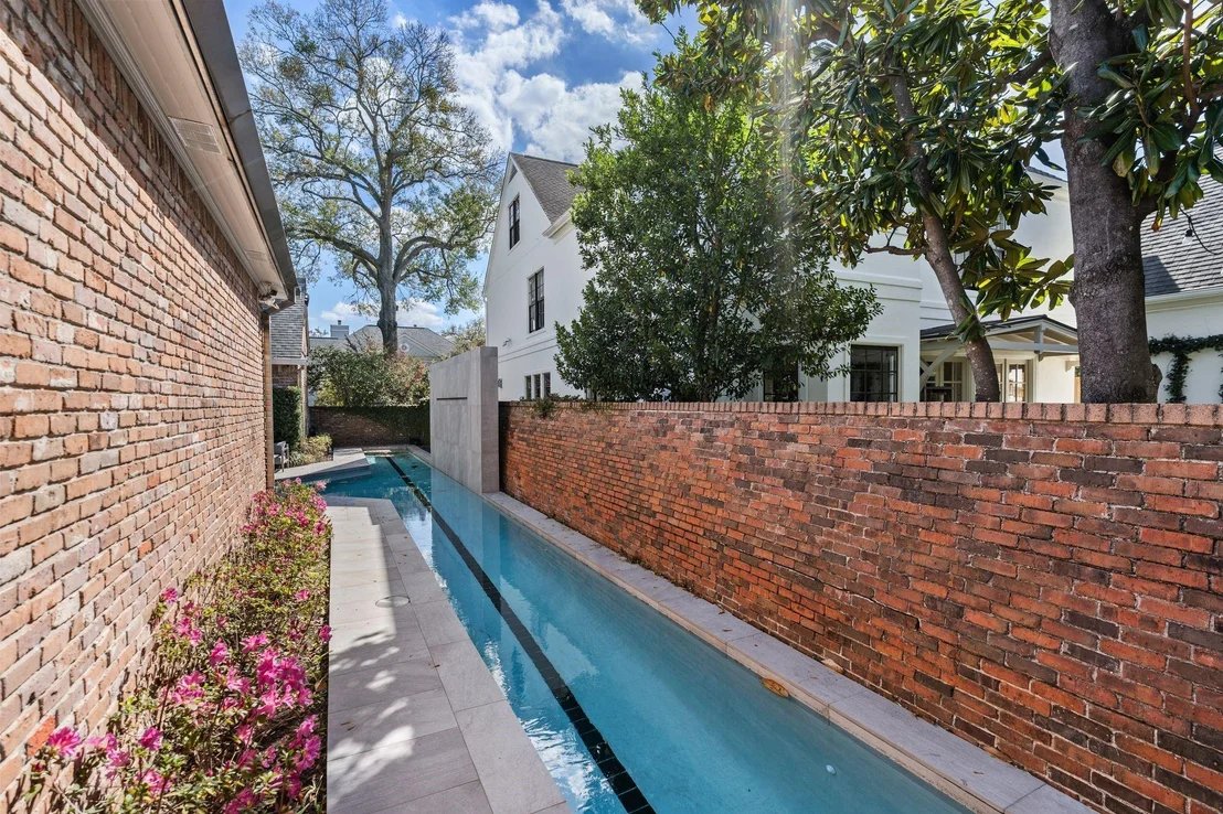 Photo of 2130 Stanmore