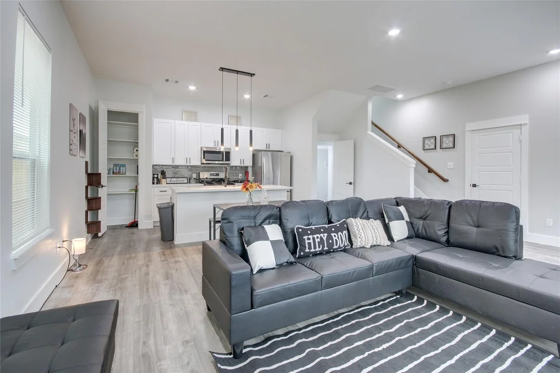 Photo of 9305 Tower Street