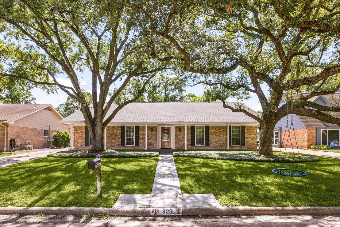 Photo of 823 Pinesap Drive