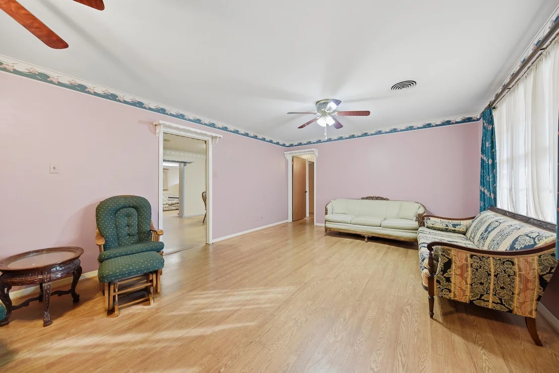 Photo of 1006 Top Hill Drive