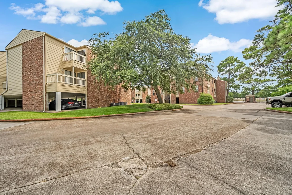 Photo of Unit 256D at 2501 Gulf Freeway