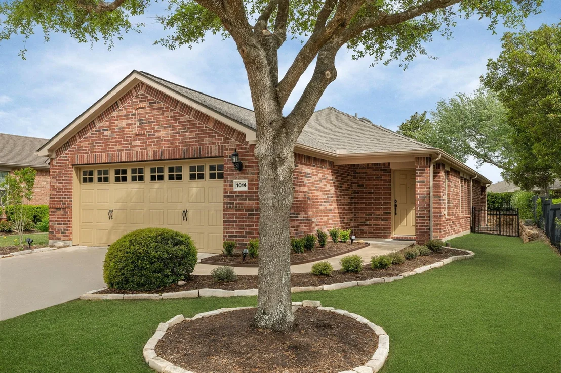 Photo of 1014 Oleander Way
