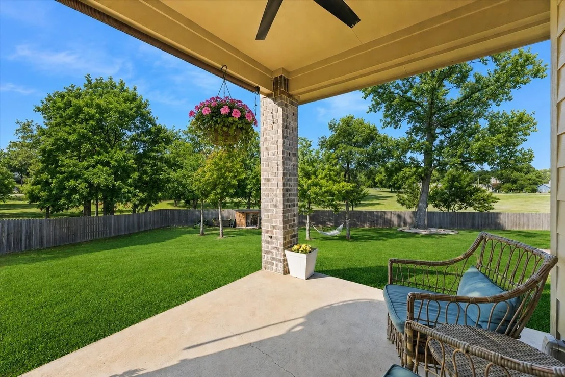 Photo of 1700 Twin Oaks Circle