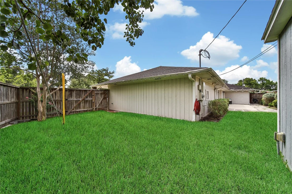 Photo of 1503 W T C Jester Boulevard