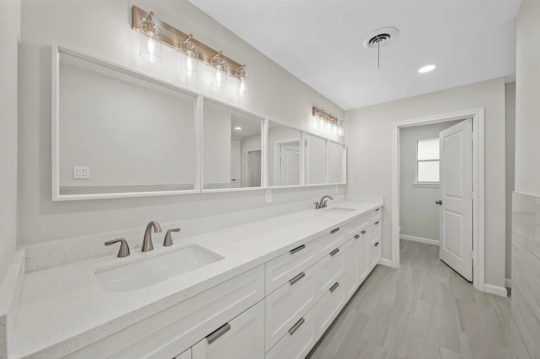 Photo of 2261 Riverside Drive