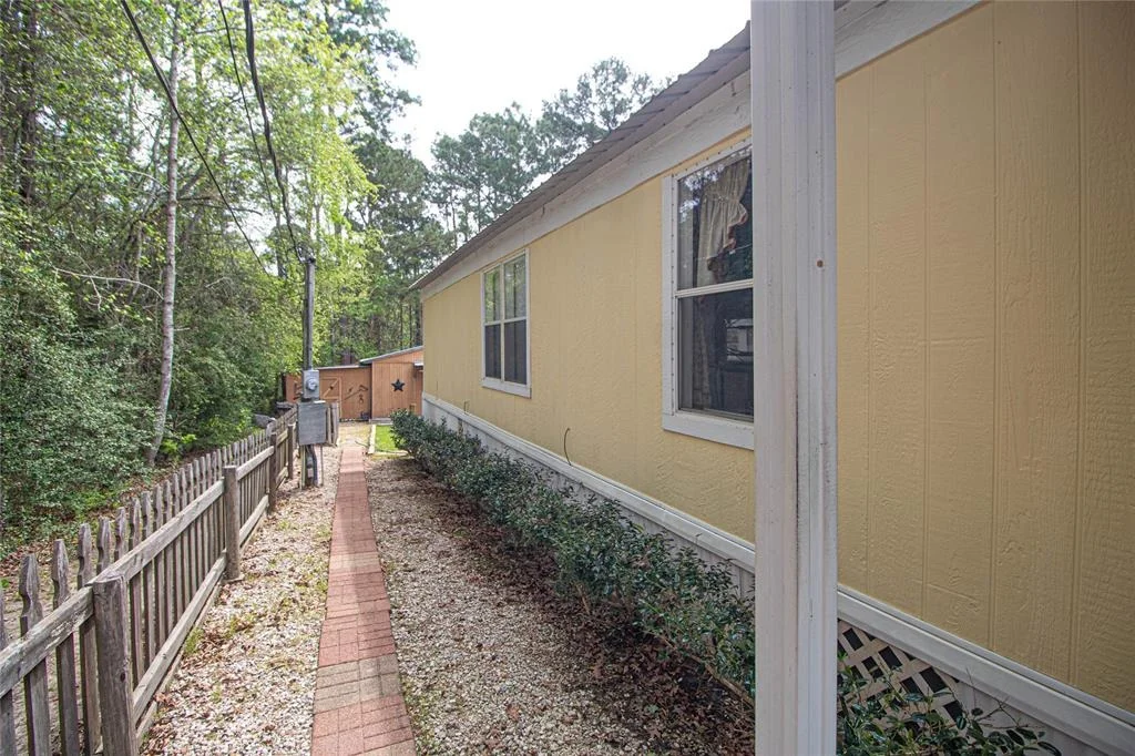 Photo of 305 Red Oak